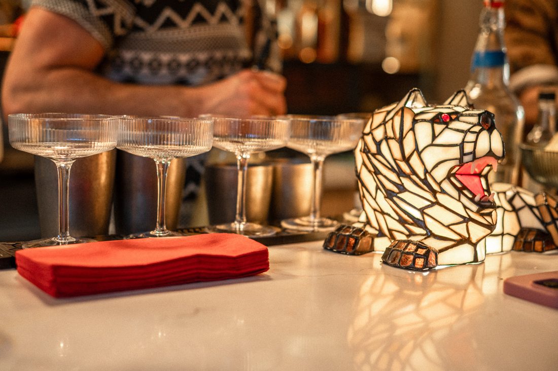 Lion lamps on the bar